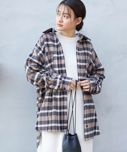 AMERICAN HOLIC（アメリカンホリック）の「Wポケット厚手チェックBIGシャツ ＊（シャツ/ブラウス・レディース・ホワイト系その他7/ブラウン系その他4/ブルー系その他5/その他5・FREE）」の3枚目の写真