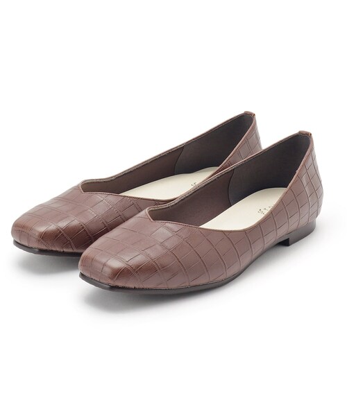 grove(グローブ)の「◆【21.5-25.5/WEB限定】受注生産☆1か月でお届け。やわここちVカットスクエアトゥパンプス【秋の新カラー追加】(1cm)(パンプス・レディース・ブラック系7/グレー系4/ブラウン系8/アイボリー系7/グリーン系5/ワイン系2/シルバー系7・50/40/35/45/30/25/15 /20/55)」の4枚目の写真