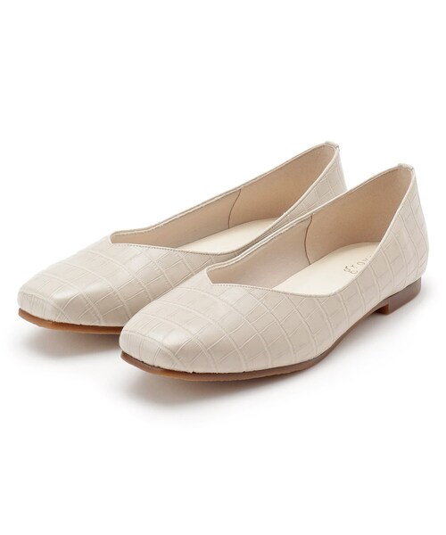 grove(グローブ)の「◆【21.5-25.5/WEB限定】受注生産☆1か月でお届け。やわここちVカットスクエアトゥパンプス【秋の新カラー追加】(1cm)(パンプス・レディース・ブラック系7/グレー系4/ブラウン系8/アイボリー系7/グリーン系5/ワイン系2/シルバー系7・50/40/35/45/30/25/15 /20/55)」の5枚目の写真