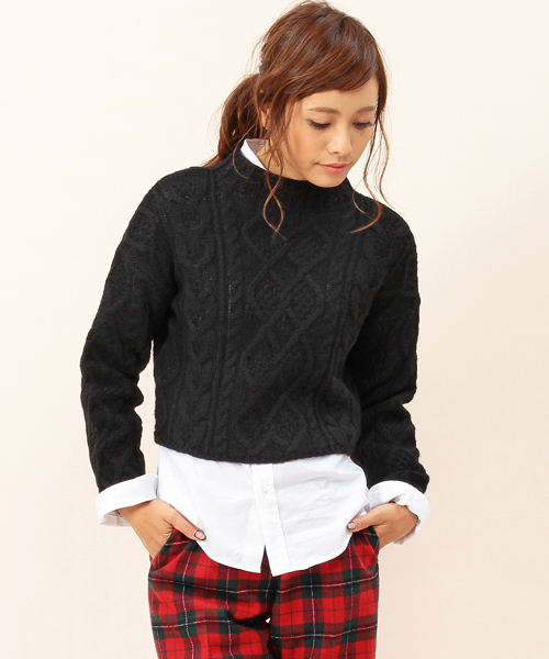 B:MING by BEAMS（ビーミングバイビームス）の「□B ビーミング by ビームス / クロップドケーブルプルオーバー（ニット/セーター・レディース・ブラック/ナチュラル/カーキ/シルバー・ONE SIZE）」の2枚目の写真