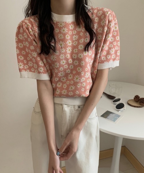 ABITOKYO（アビトーキョー）の「花柄クルーネックブラウス（シャツ/ブラウス・レディース・ブラック/パープル/オレンジ/ブルー・FREE）」の4枚目の写真