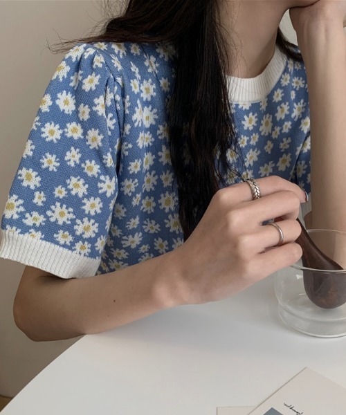 ABITOKYO（アビトーキョー）の「花柄クルーネックブラウス（シャツ/ブラウス・レディース・ブラック/パープル/オレンジ/ブルー・FREE）」の5枚目の写真