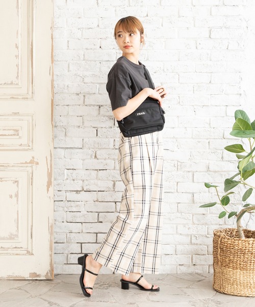 menue(メヌエ)の「スクエアトゥPVCストラップサンダル(サンダル・レディース・ブラック/ホワイト/ブラウン系その他・S/M/L/LL)」の21枚目の写真