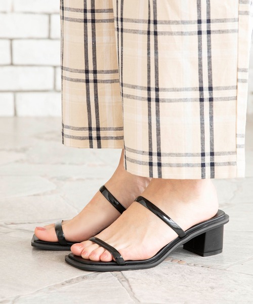 menue(メヌエ)の「スクエアトゥPVCストラップサンダル(サンダル・レディース・ブラック/ホワイト/ブラウン系その他・S/M/L/LL)」の6枚目の写真