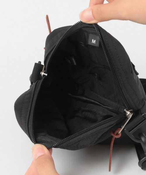 GREGORY（グレゴリー）の「GREGORY　QUICK POCKET M（ショルダーバッグ・メンズ・ブラック/ベージュ・-）」の3枚目の写真