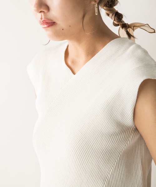 MILLION CARATS（ミリオンカラッツ）の「【STYLE4】2WAYクロスリブニット（ニット/セーター・レディース・オフホワイト/ブラック/カーキ/ブルー・FREE）」の8枚目の写真