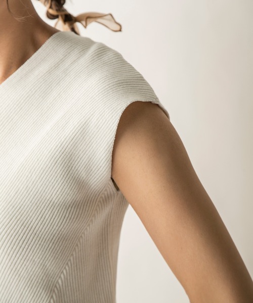 MILLION CARATS（ミリオンカラッツ）の「【STYLE4】2WAYクロスリブニット（ニット/セーター・レディース・オフホワイト/ブラック/カーキ/ブルー・FREE）」の9枚目の写真