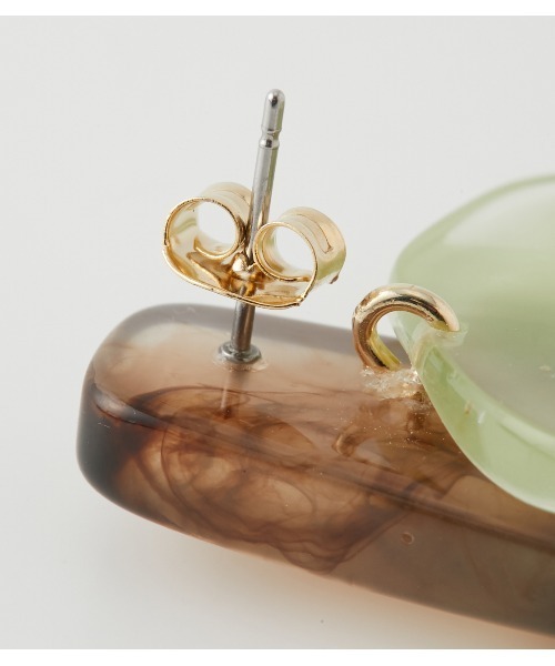 AZUL by moussy（アズールバイマウジー）の「CLEAR NUANCE EARRINGS/クリアニュアンスピアス（ピアス（両耳用）・レディース・クリア/グリーン系その他・FREE）」の4枚目の写真