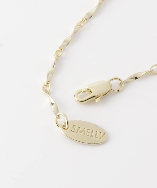 SMELLY（スメリー）の「ネジリチェーンショートネックレス（ネックレス・レディース・ゴールド・-）」の4枚目の写真