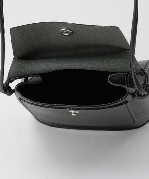 MARROW（マロウ）の「＜MARROW＞BENTPOUCH レザーショルダーバッグ（ショルダーバッグ・レディース・ブラック・FREE）」の4枚目の写真
