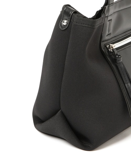 LAKOLE（ラコレ）の「ネオプレーンフロントポケットショルダーバッグ / 216803（ショルダーバッグ・レディース・ブラック/カーキオリーブ/グレイッシュベージュ・FREE）」の8枚目の写真