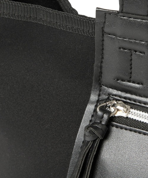 LAKOLE（ラコレ）の「ネオプレーンフロントポケットショルダーバッグ / 216803（ショルダーバッグ・レディース・ブラック/カーキオリーブ/グレイッシュベージュ・FREE）」の6枚目の写真