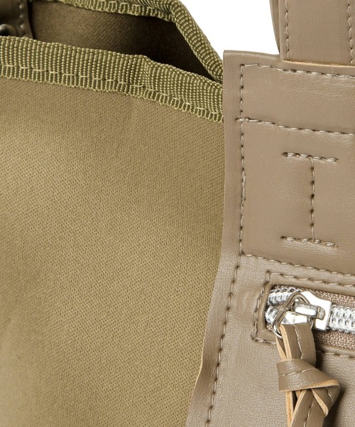 LAKOLE（ラコレ）の「ネオプレーンフロントポケットショルダーバッグ / 216803（ショルダーバッグ・レディース・ブラック/カーキオリーブ/グレイッシュベージュ・FREE）」の9枚目の写真