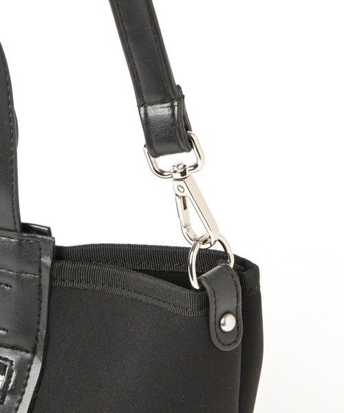 LAKOLE（ラコレ）の「ネオプレーンフロントポケットショルダーバッグ / 216803（ショルダーバッグ・レディース・ブラック/カーキオリーブ/グレイッシュベージュ・FREE）」の11枚目の写真