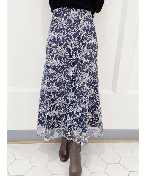 MERCURYDUO（マーキュリーデュオ）の「メロンチュールエンブロイダリースカート（スカート・レディース・アイボリー/ベビーピンク/ネイビー・SMALL/MEDIUM）」の7枚目の写真