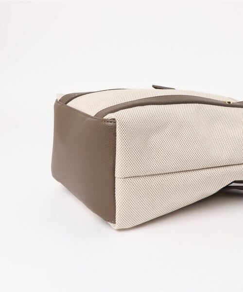 NATURAL BEAUTY BASIC（ナチュラルビューティーベーシック）の「イレギュラーショルダー２ＷＡＹトート（トートバッグ・レディース・ベージュ系その他2/レッド/ブラック・ﾌﾘ-）」の8枚目の写真