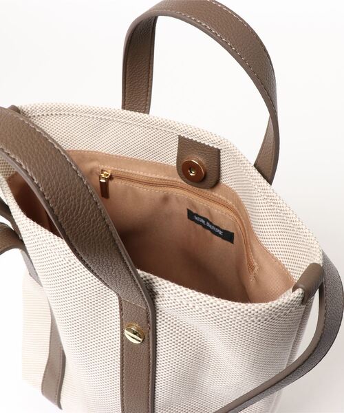 NATURAL BEAUTY BASIC（ナチュラルビューティーベーシック）の「イレギュラーショルダー２ＷＡＹトート（トートバッグ・レディース・ベージュ系その他2/レッド/ブラック・ﾌﾘ-）」の7枚目の写真