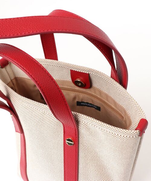 NATURAL BEAUTY BASIC（ナチュラルビューティーベーシック）の「イレギュラーショルダー２ＷＡＹトート（トートバッグ・レディース・ベージュ系その他2/レッド/ブラック・ﾌﾘ-）」の6枚目の写真