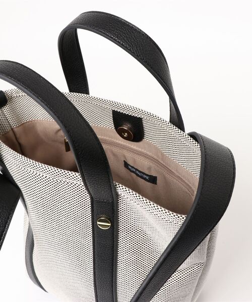 NATURAL BEAUTY BASIC（ナチュラルビューティーベーシック）の「イレギュラーショルダー２ＷＡＹトート（トートバッグ・レディース・ベージュ系その他2/レッド/ブラック・ﾌﾘ-）」の9枚目の写真