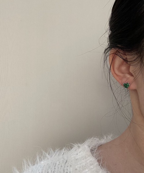 Ein(アイン)の「Ein/ミニハートピアス(ピアス(両耳用)・レディース・ホワイト/パープル/レッド/ピンク/イエロー/ブルー/グリーン・FREE)」の3枚目の写真