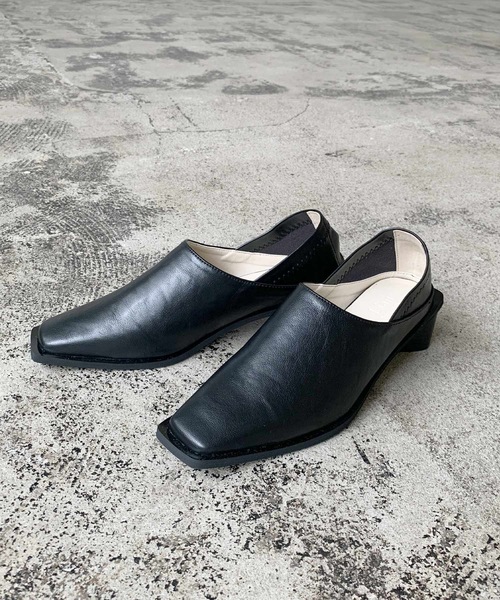 LIAN(リアン)の「スクエアトゥブーティ(パンプス・レディース・アイボリー/ダークブラウン/ブラック・MEDIUM/LARGE/SMALL)」の1枚目の写真