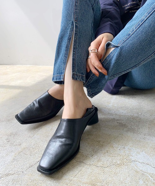 LIAN(リアン)の「スクエアトゥブーティ(パンプス・レディース・アイボリー/ダークブラウン/ブラック・MEDIUM/LARGE/SMALL)」の5枚目の写真