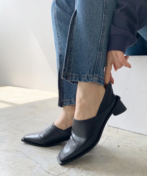 LIAN(リアン)の「スクエアトゥブーティ(パンプス・レディース・アイボリー/ダークブラウン/ブラック・MEDIUM/LARGE/SMALL)」の6枚目の写真