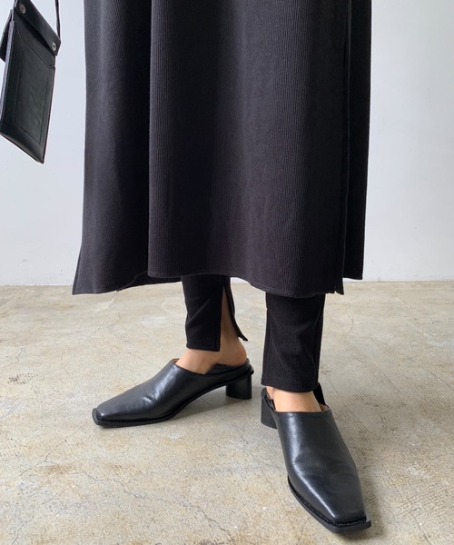 LIAN(リアン)の「スクエアトゥブーティ(パンプス・レディース・アイボリー/ダークブラウン/ブラック・MEDIUM/LARGE/SMALL)」の7枚目の写真