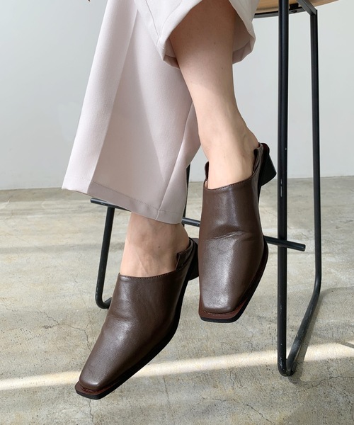 LIAN(リアン)の「スクエアトゥブーティ(パンプス・レディース・アイボリー/ダークブラウン/ブラック・MEDIUM/LARGE/SMALL)」の11枚目の写真