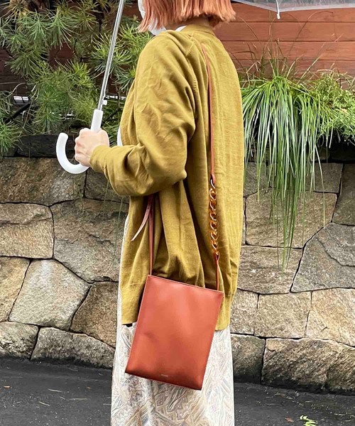 Beau're(ヴュレ)の「BEAURE ヴュレ シープレザー 樹脂チェーン スクエア ショルダー(ショルダーバッグ・レディース・ブラック/ブラウン・FREE)」の22枚目の写真