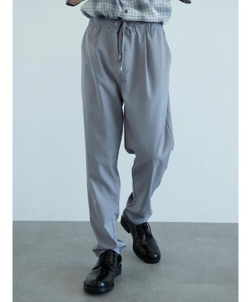 koe(コエ)の「ポリトロテーパードパンツ*(スラックス・レディース・ブラック/ライトグレー/ライトベージュ・M/S/L)」の11枚目の写真