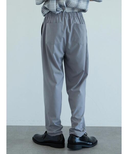 koe(コエ)の「ポリトロテーパードパンツ*(スラックス・レディース・ブラック/ライトグレー/ライトベージュ・M/S/L)」の14枚目の写真