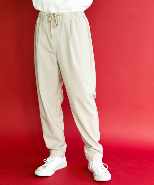 koe(コエ)の「ポリトロテーパードパンツ*(スラックス・レディース・ブラック/ライトグレー/ライトベージュ・M/S/L)」の1枚目の写真