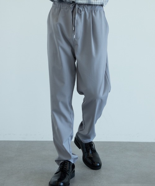 koe(コエ)の「ポリトロテーパードパンツ*(スラックス・レディース・ブラック/ライトグレー/ライトベージュ・M/S/L)」の3枚目の写真