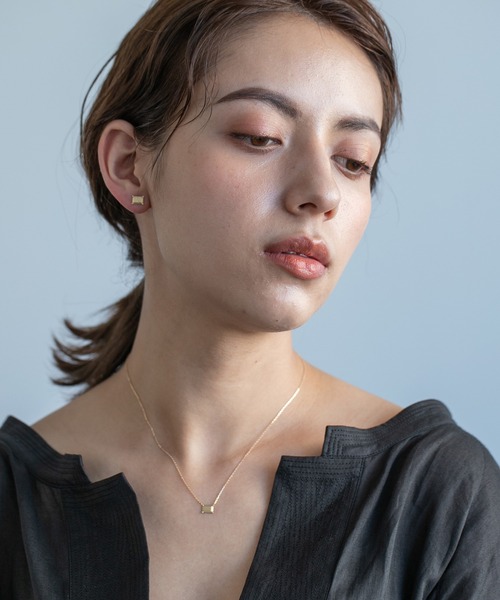 PAS TIERRA（パティエラ）の「-Ray- K10バゲットネックレス（ネックレス・レディース・イエローゴールド・FREE）」の4枚目の写真