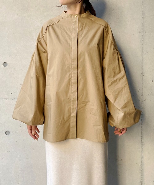 CAPRICIEUX LE'MAGE（カプリシューレマージュ）の「肩パイピングシャツ（シャツ/ブラウス・レディース・ホワイト/ベージュ・FREE）」の3枚目の写真