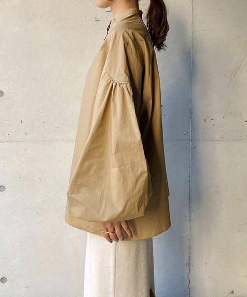 CAPRICIEUX LE'MAGE（カプリシューレマージュ）の「肩パイピングシャツ（シャツ/ブラウス・レディース・ホワイト/ベージュ・FREE）」の4枚目の写真