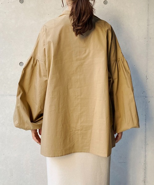 CAPRICIEUX LE'MAGE（カプリシューレマージュ）の「肩パイピングシャツ（シャツ/ブラウス・レディース・ホワイト/ベージュ・FREE）」の5枚目の写真