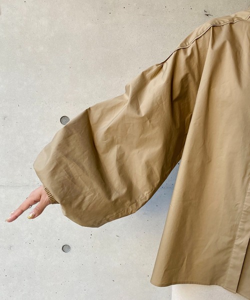 CAPRICIEUX LE'MAGE（カプリシューレマージュ）の「肩パイピングシャツ（シャツ/ブラウス・レディース・ホワイト/ベージュ・FREE）」の7枚目の写真