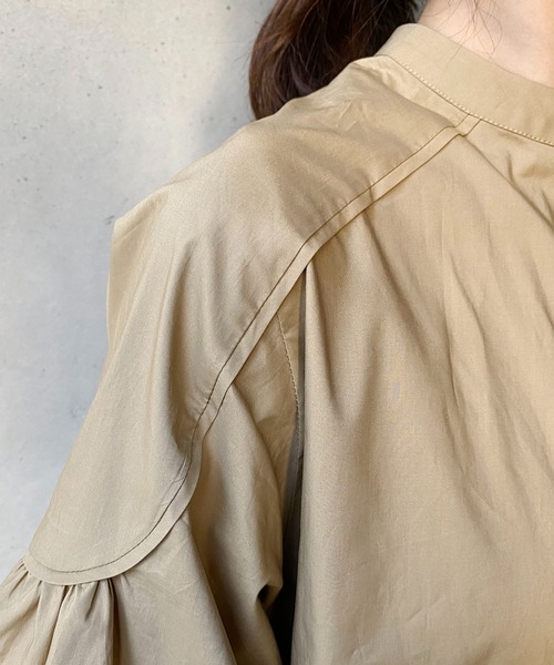 CAPRICIEUX LE'MAGE（カプリシューレマージュ）の「肩パイピングシャツ（シャツ/ブラウス・レディース・ホワイト/ベージュ・FREE）」の8枚目の写真