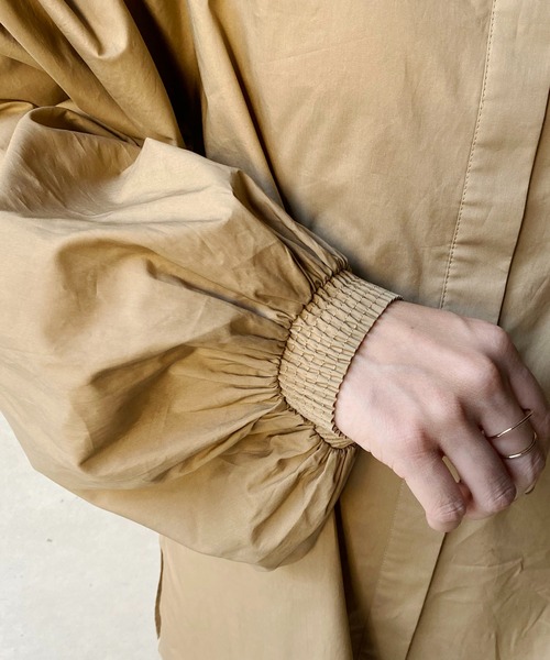 CAPRICIEUX LE'MAGE（カプリシューレマージュ）の「肩パイピングシャツ（シャツ/ブラウス・レディース・ホワイト/ベージュ・FREE）」の9枚目の写真