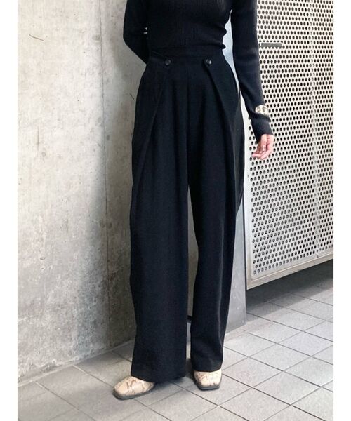 EMODA（エモダ）の「ホールドボタンルーズパンツ（その他パンツ・レディース・アイボリー/ブラック/グリーン・SMALL/MEDIUM）」の2枚目の写真