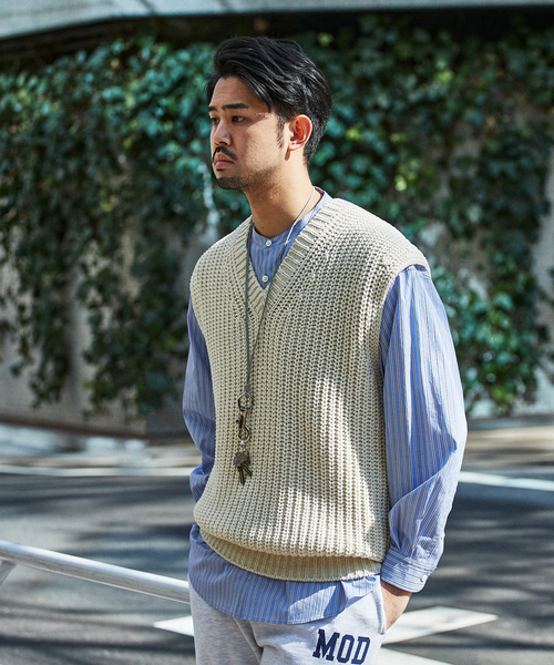 SLOANE（スローン）の「【SLOANE / スローン】別注 Vネック ニットベスト（ベスト・メンズ・オレンジ/ブラック/ナチュラル/グリーン・FREE）」の20枚目の写真