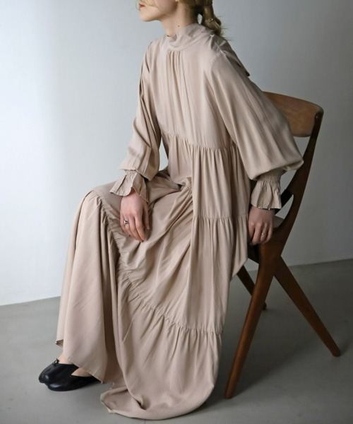 UNFIELD(アンフィールド)の「【UNFIELD】2WAYリボンティアードワンピース(ワンピース・レディース・ブラック/ベージュ・FREE)」の2枚目の写真