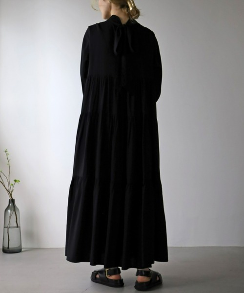 UNFIELD(アンフィールド)の「【UNFIELD】2WAYリボンティアードワンピース(ワンピース・レディース・ブラック/ベージュ・FREE)」の9枚目の写真