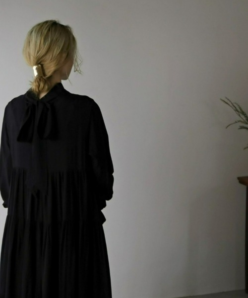 UNFIELD(アンフィールド)の「【UNFIELD】2WAYリボンティアードワンピース(ワンピース・レディース・ブラック/ベージュ・FREE)」の11枚目の写真