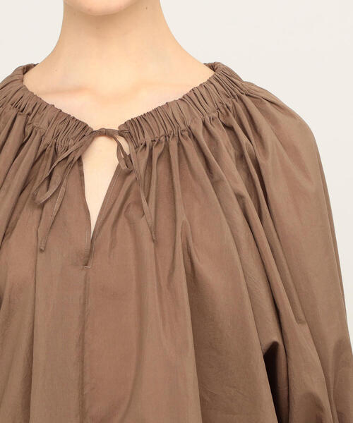 TOMORROWLAND (トゥモローランド)の「コットンシルクタイプライター ボリュームスリーブブラウス(シャツ/ブラウス・レディース・ブラック/グレー/キャメル・36)」の11枚目の写真