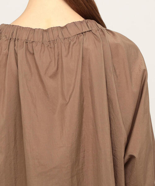 TOMORROWLAND (トゥモローランド)の「コットンシルクタイプライター ボリュームスリーブブラウス(シャツ/ブラウス・レディース・ブラック/グレー/キャメル・36)」の12枚目の写真