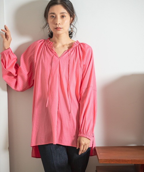 LEPSIM（レプシィム）の「ギャザーVネックブラウス　259277（シャツ/ブラウス・レディース・オフホワイト/ピンク/ブルー・FREE）」の3枚目の写真