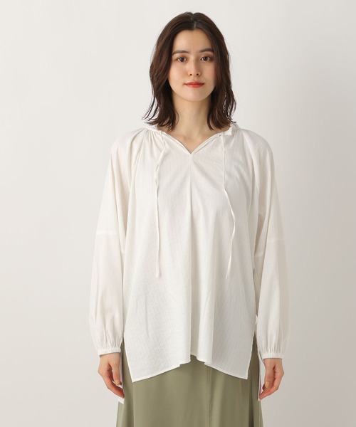 LEPSIM（レプシィム）の「ギャザーVネックブラウス　259277（シャツ/ブラウス・レディース・オフホワイト/ピンク/ブルー・FREE）」の6枚目の写真